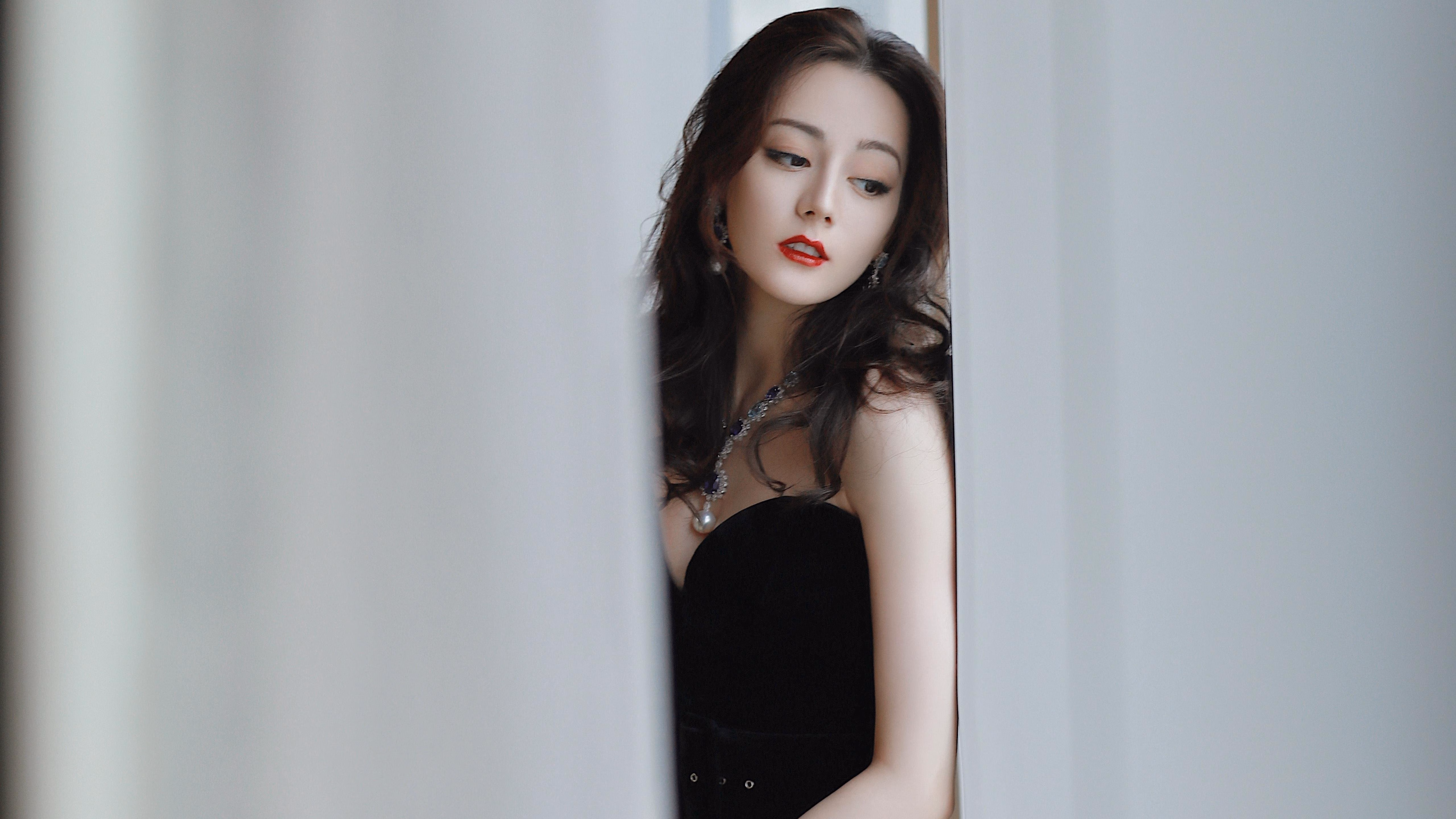 AYX GAMING-摩洛哥骑手哈立德·阿卜杜拉在2024年巴黎奥运会盛装舞步比赛中以“Aladdin”马匹获得第15名，展现坚韧精神。